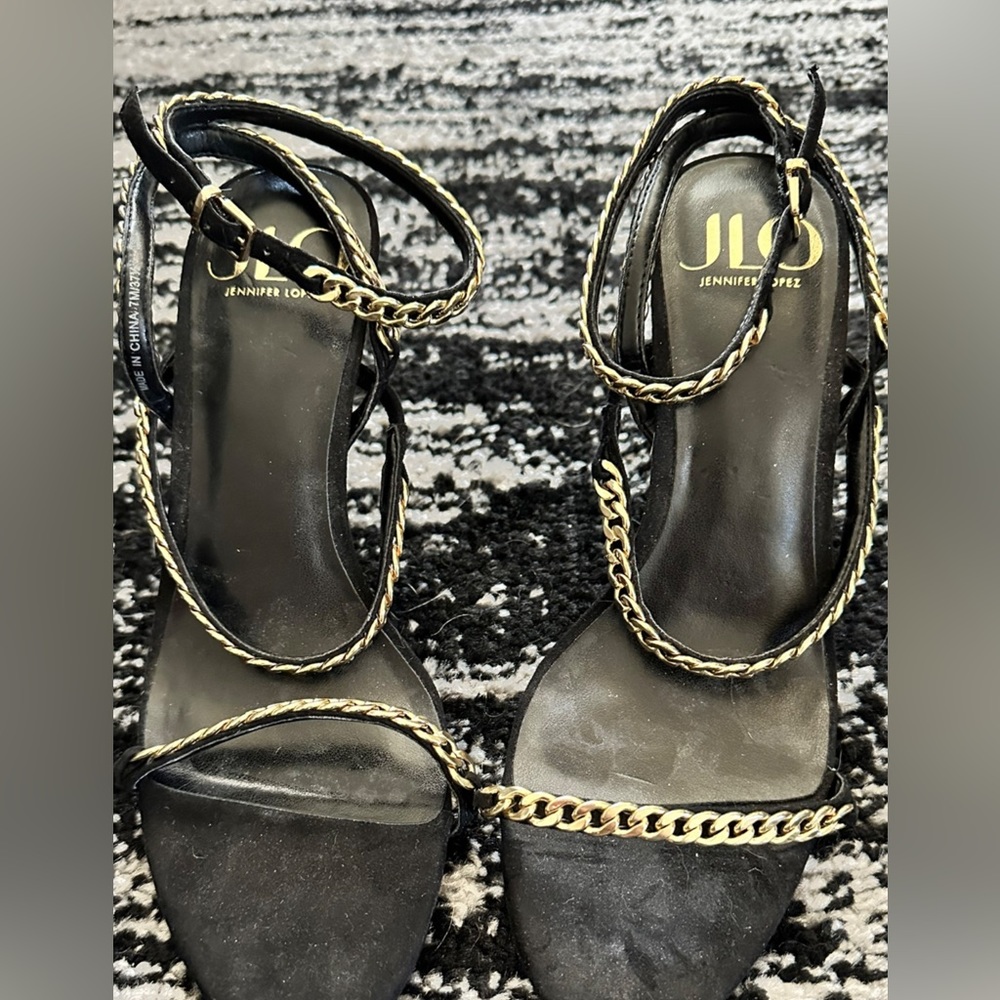 Hold chains. Comfy. Sexy for night out